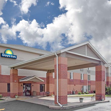 Days Inn By Wyndham Madison Ne/Windsor Dış mekan fotoğraf