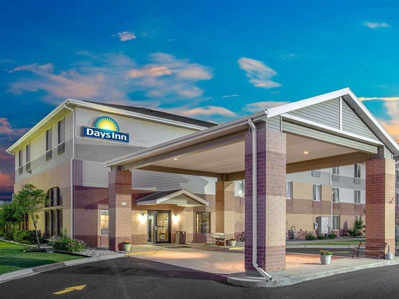Days Inn By Wyndham Madison Ne/Windsor Dış mekan fotoğraf
