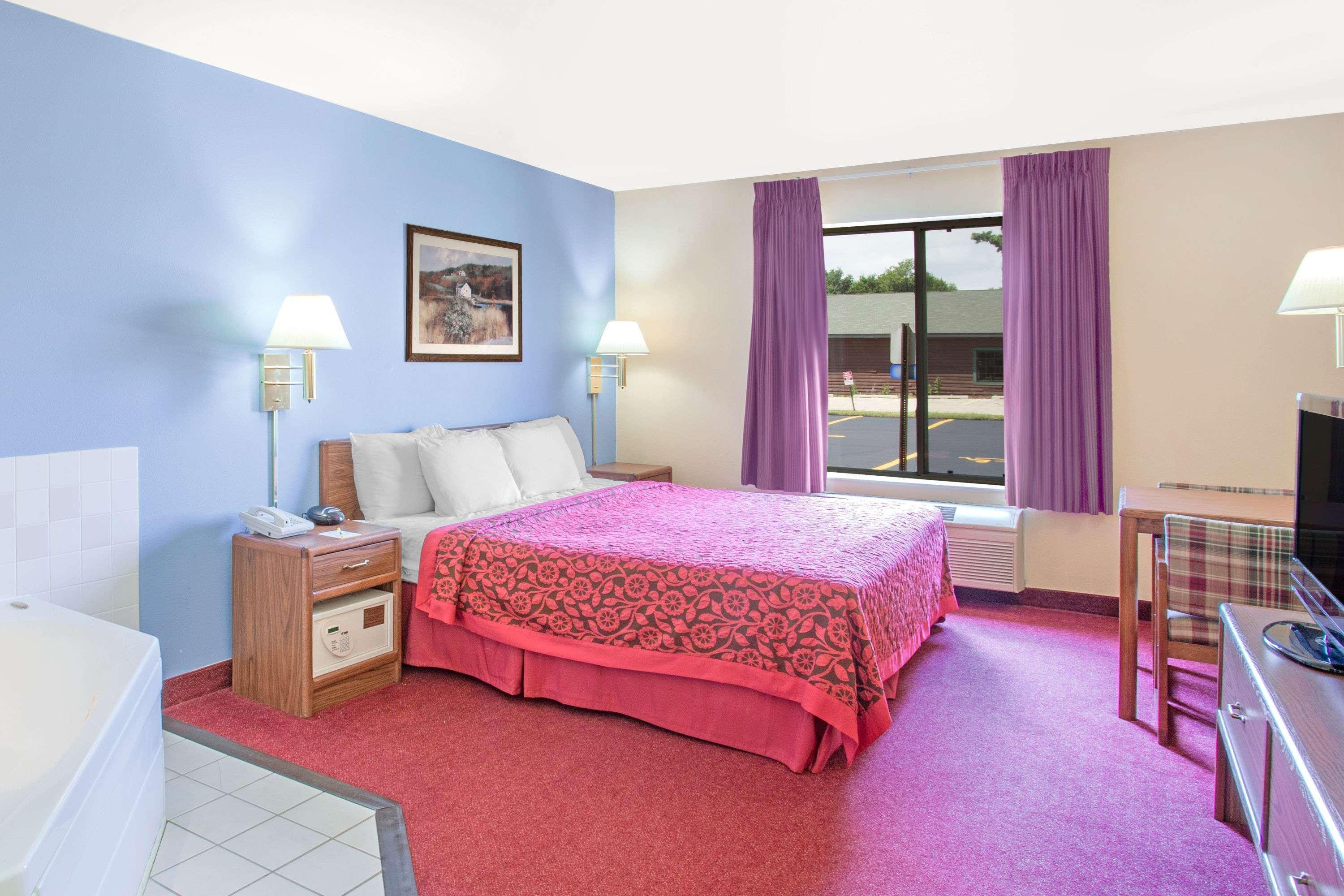 Days Inn By Wyndham Madison Ne/Windsor Dış mekan fotoğraf
