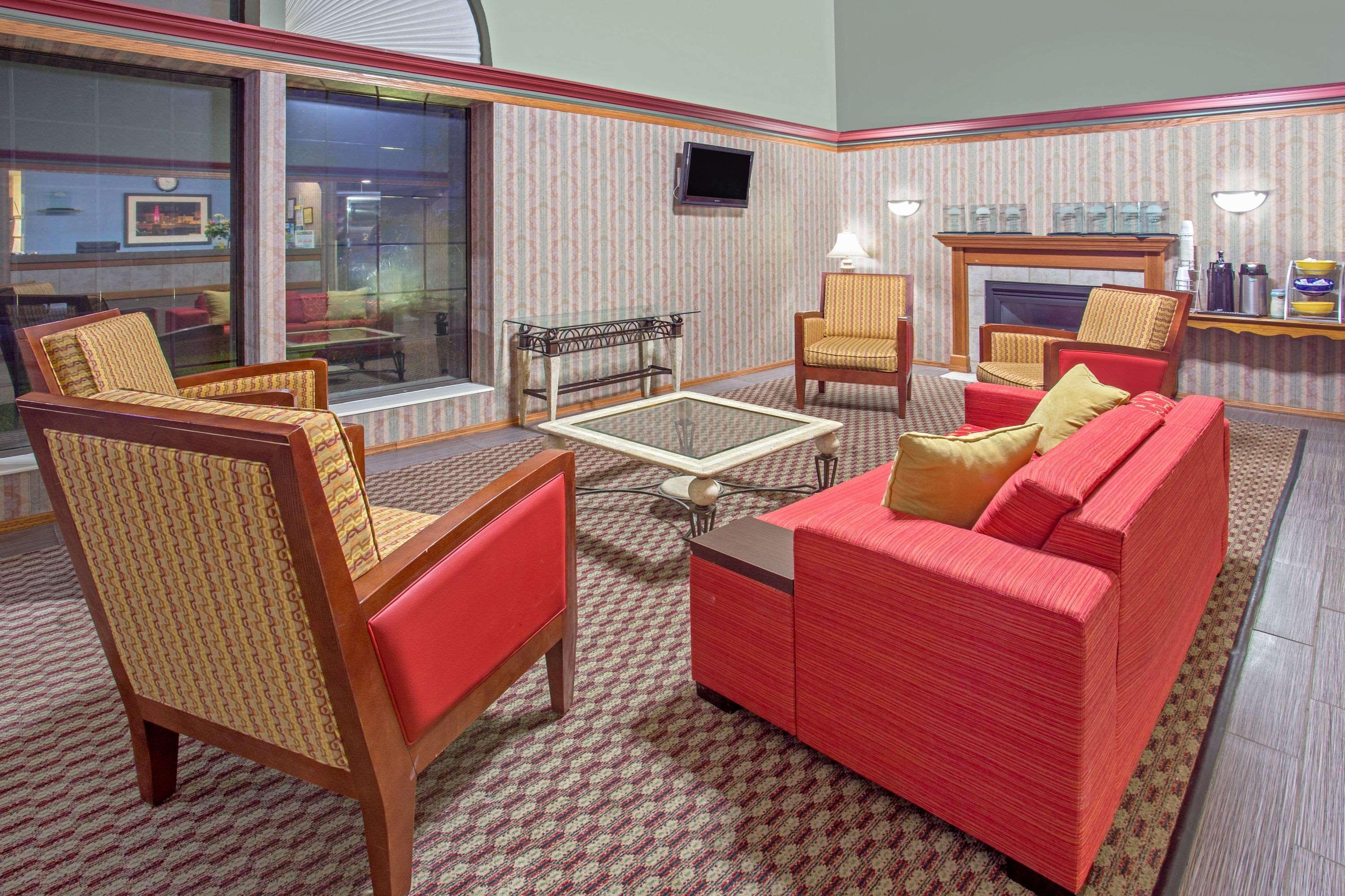 Days Inn By Wyndham Madison Ne/Windsor Dış mekan fotoğraf