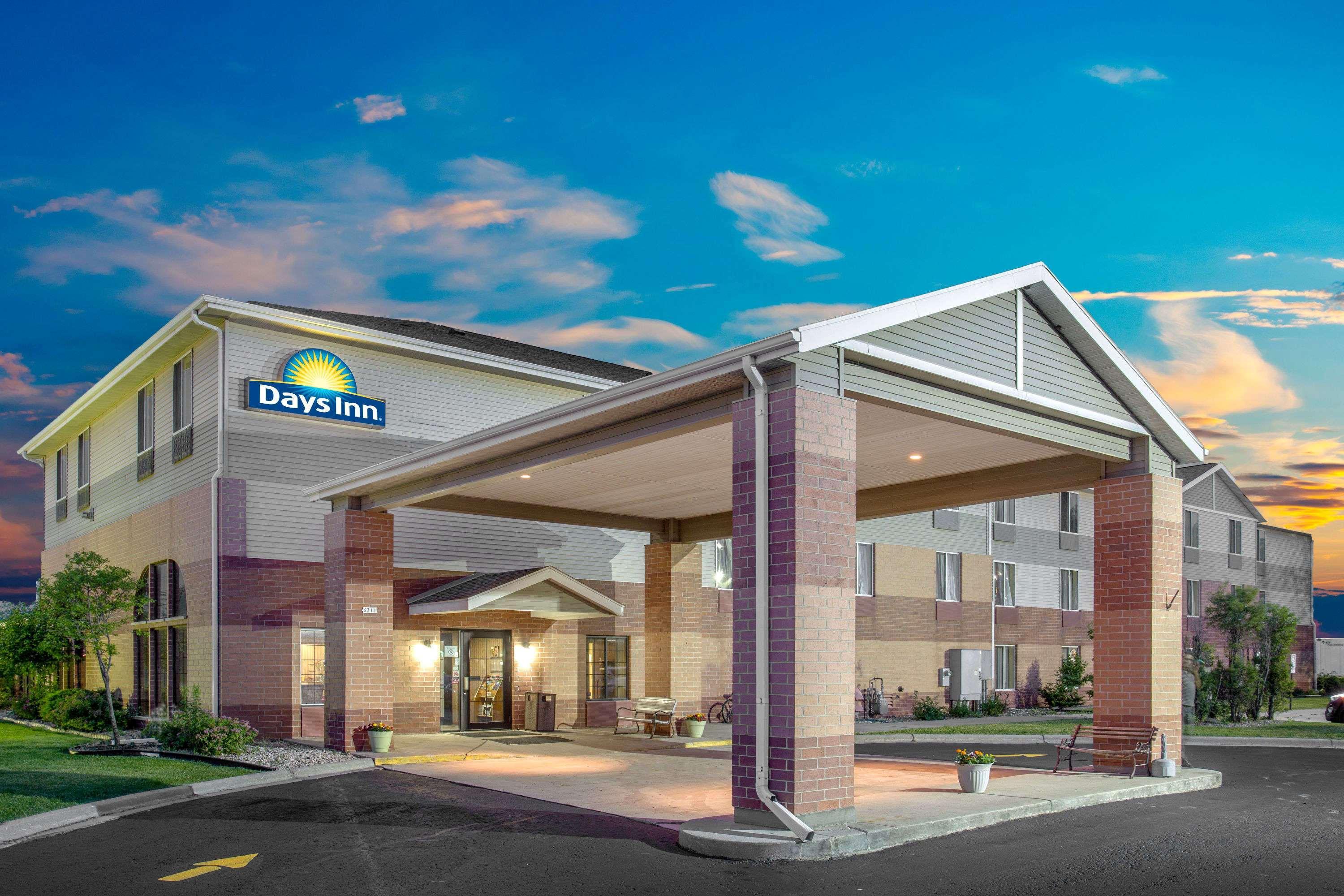 Days Inn By Wyndham Madison Ne/Windsor Dış mekan fotoğraf