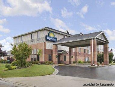 Days Inn By Wyndham Madison Ne/Windsor Dış mekan fotoğraf